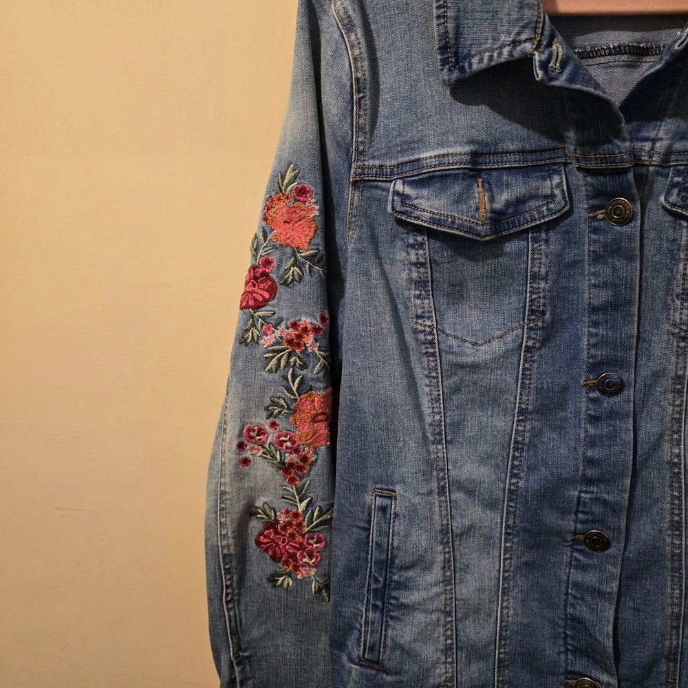 Ruff Hewn Jean Jacket Womens L Blue Floral Embroidered Sleeve Frayed Hem Denim - Picture 4 of 9